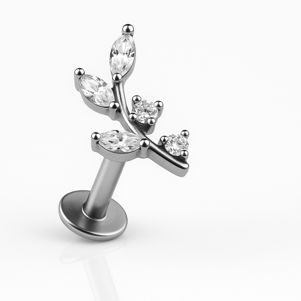 Lunavia Ay Işığının Bir Yaprak Dalına Düşüşündeki Zarafet (Titanyum Arkası Düz Labret Piercing)